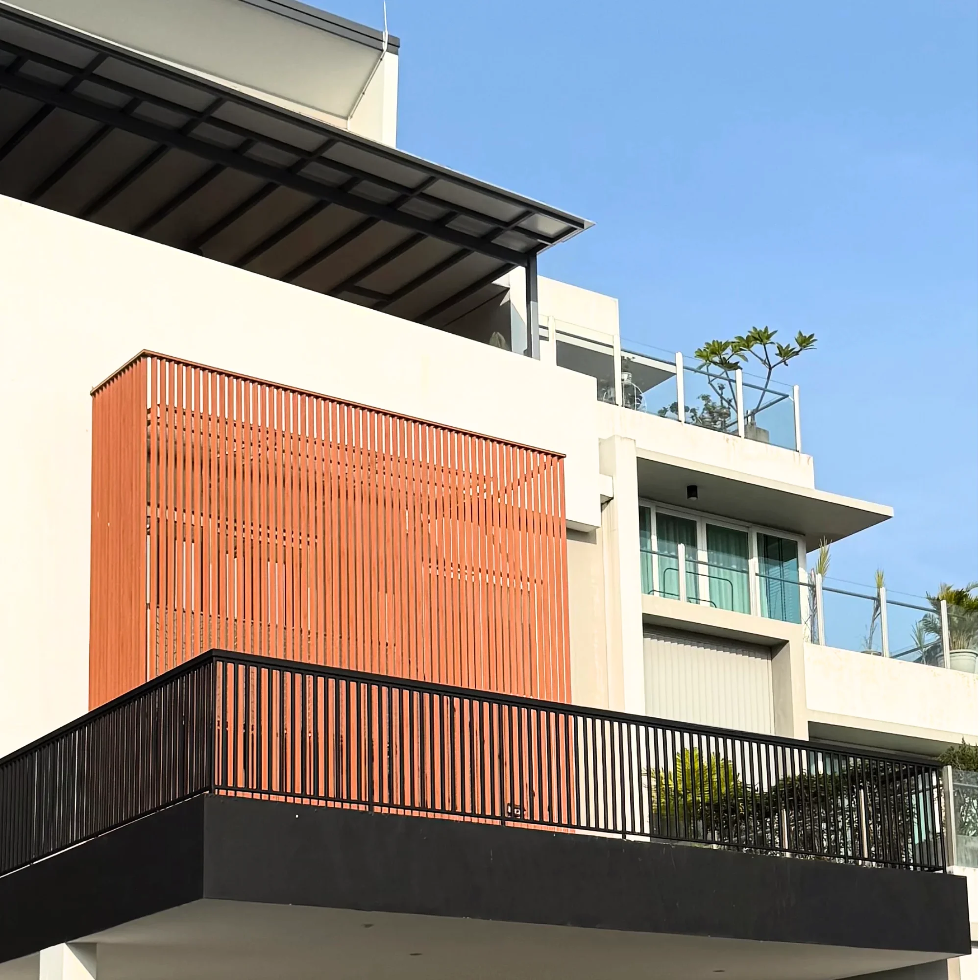 Metal fencing and railing installation by Joydom
