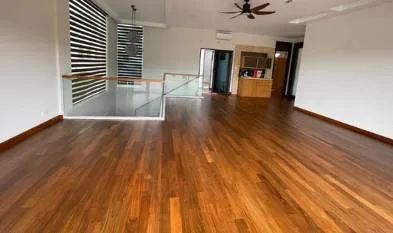 Parquet flooring and varnishing services by Joydom